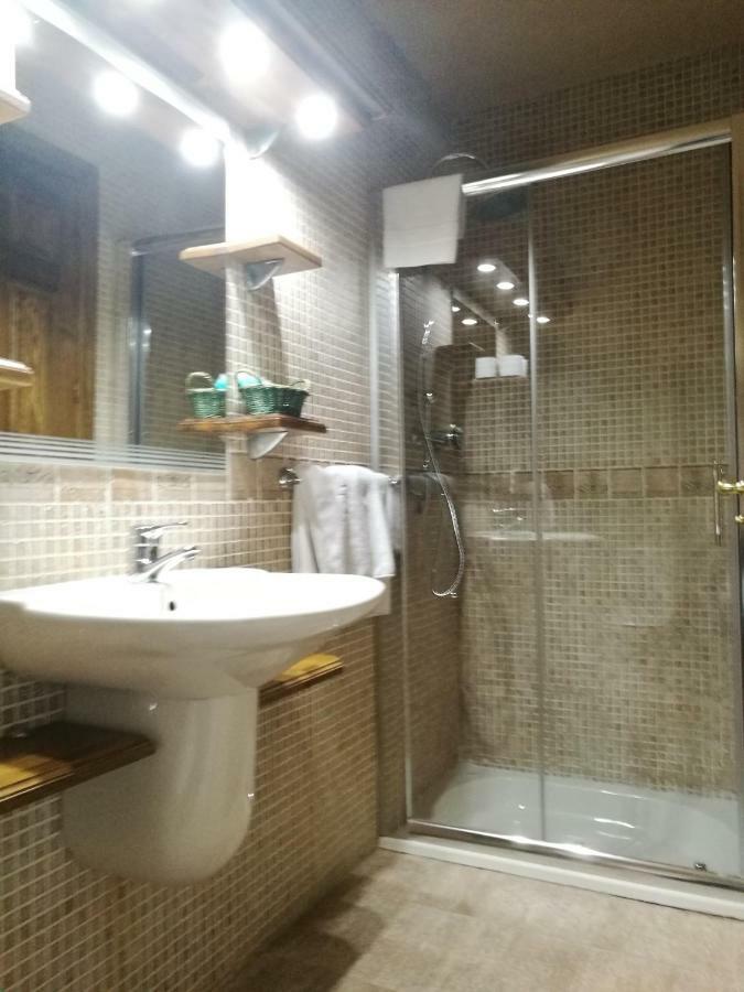 Apartamentos Melchor De Linan Torrelaguna Luaran gambar